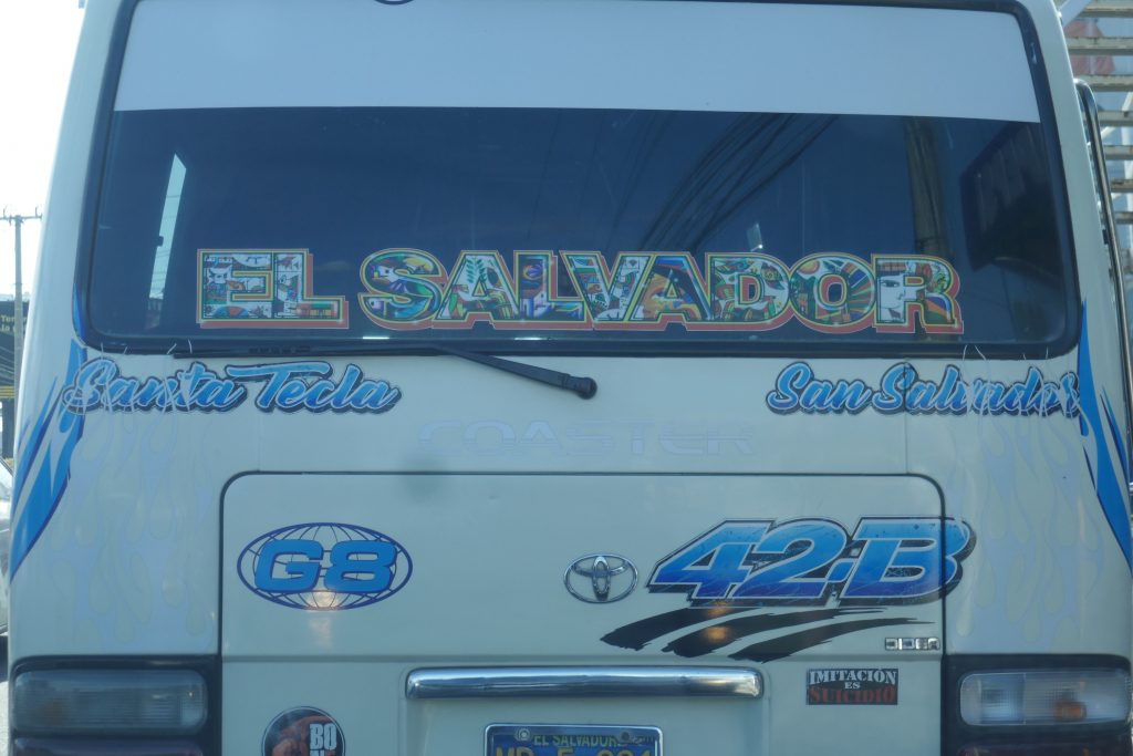 El Salvador bus size and style