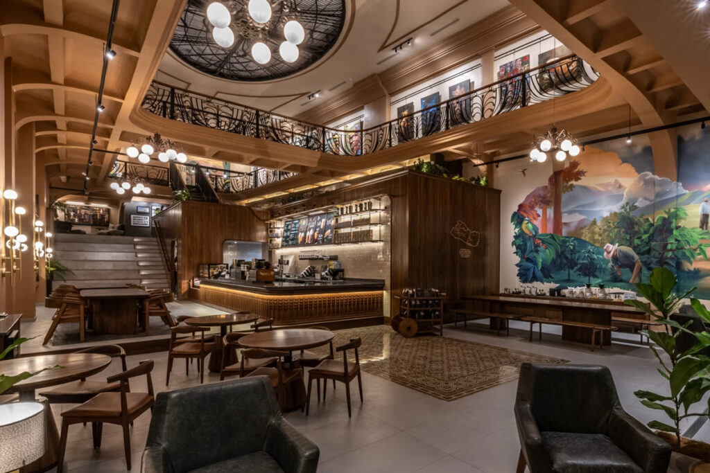 The inside of a classically restored building makes a great workspace. This is a showcase location for our digital Nomad El Salvador guide