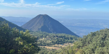 Image of a volcano depicts a big part of El salvador