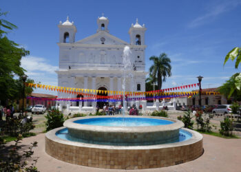 A church in Suchitoto illustrates an intinerary stop on an El Salvador adventure