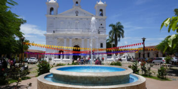 A church in Suchitoto illustrates an intinerary stop on an El Salvador adventure